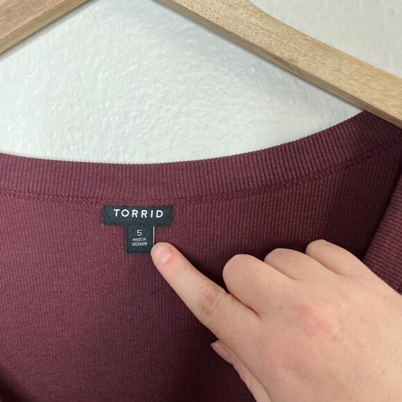 Torrid Womens Plus Size Burgundy Red Ribbed Henley Top Short Sleeve 5X - Picture 3 of 11